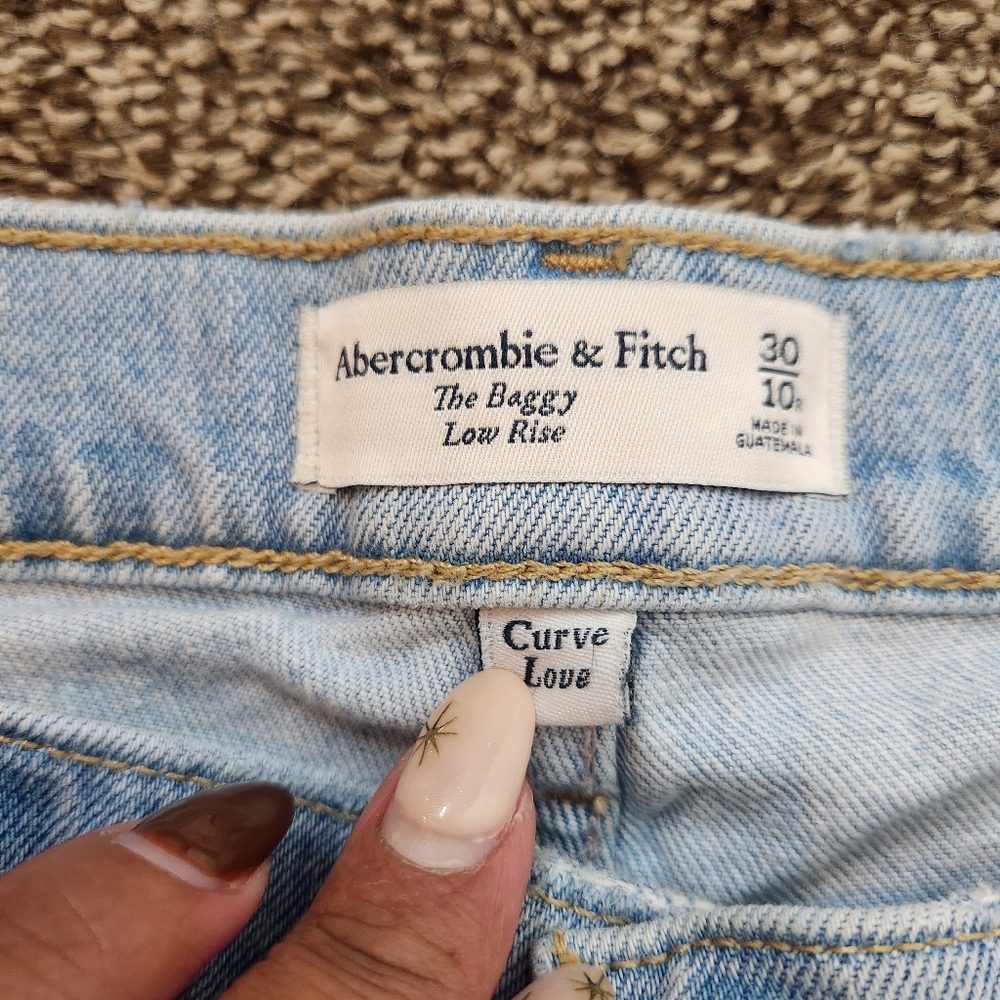 Abercrombie & Fitch Curve Love The Baggy Low Rise Distressed Size 30/10 - Picture 3 of 7